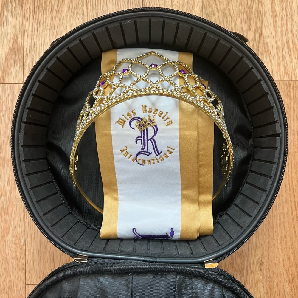 Pageant Crown Case - Picture 8 of 8